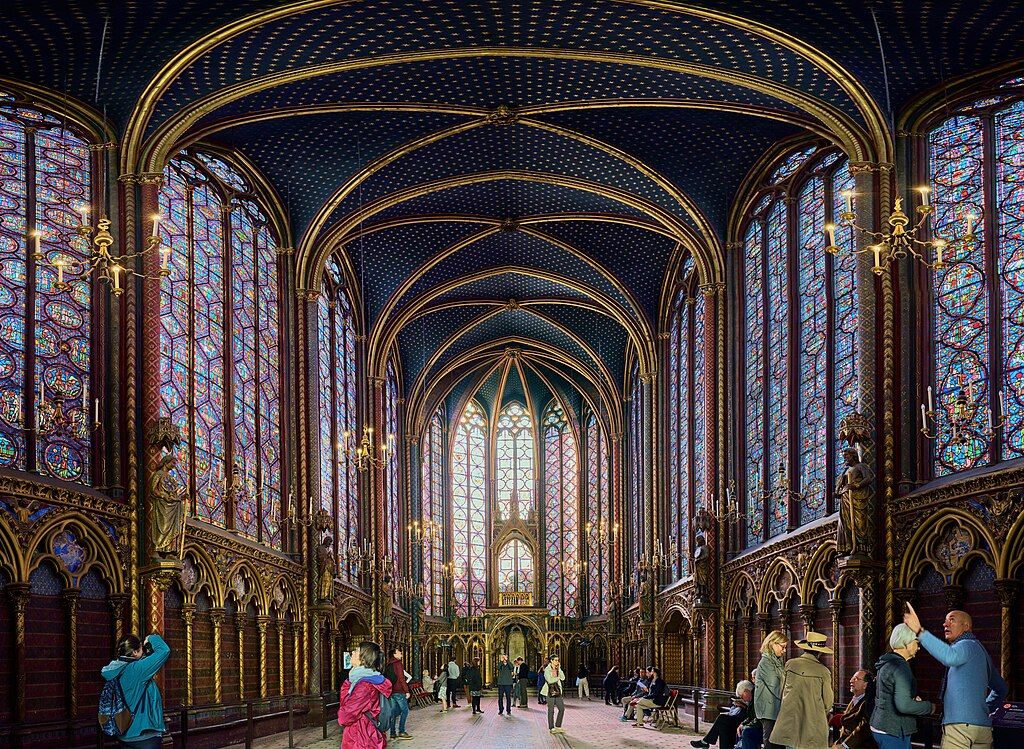 Interior_of_Sainte-Chapelle,_Paris_28_April_2018.jpg